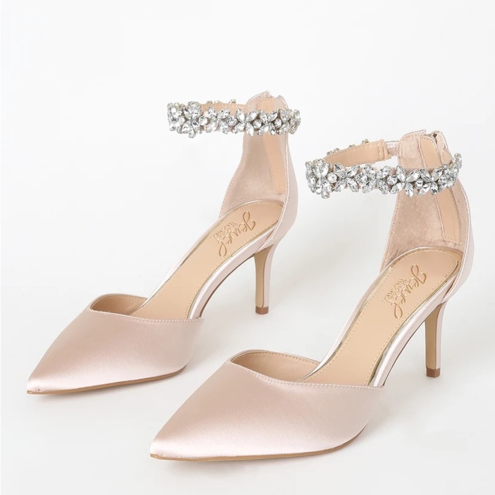 Badgley Mischka Raleigh Pump in Champagne Satin - Women’s 7.5 NEVER WORN